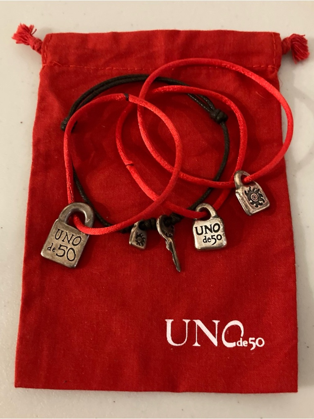UNO de 50- 3 Red Cord Lock & Key Charm Bracelets + 1 Brown Bracelet + Pouch NWT